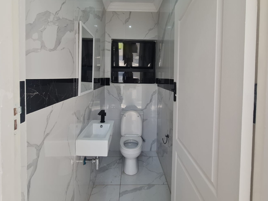 To Let 4 Bedroom Property for Rent in Melodie North West